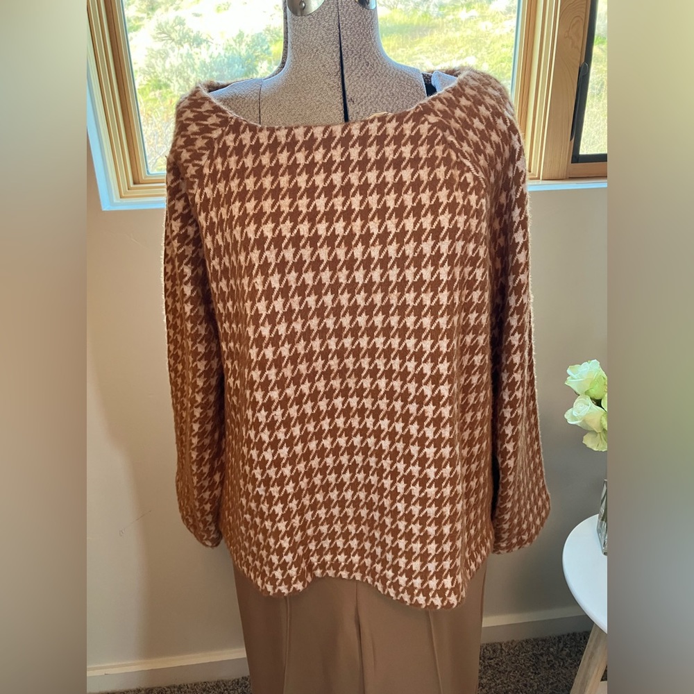 Boat neck, soft and flowy Ann Taylor top, size XL.